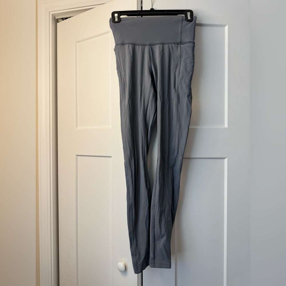 Lululemon wunder under high rise tight. Size 4. Ribbed.